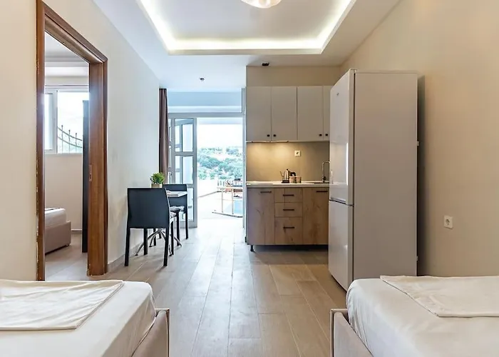 Goro's 8 - Pool, Kitchen & Parking * Himarë