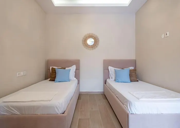 Daire Goro's 8 - Pool, Kitchen & Parking