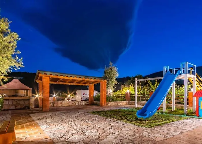 Goro's 8 - Pool, Kitchen & Parking * Himarë