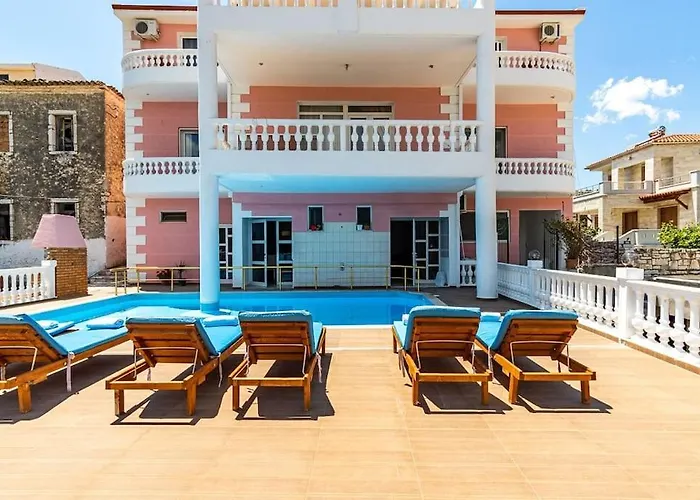 Goro's 8 - Pool, Kitchen & Parking *