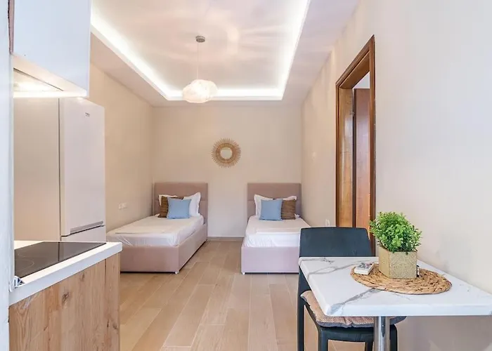 Daire Goro's 8 - Pool, Kitchen & Parking Himarë