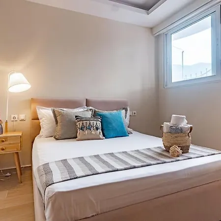 Goro's 8 - Pool, Kitchen & Parking Himare