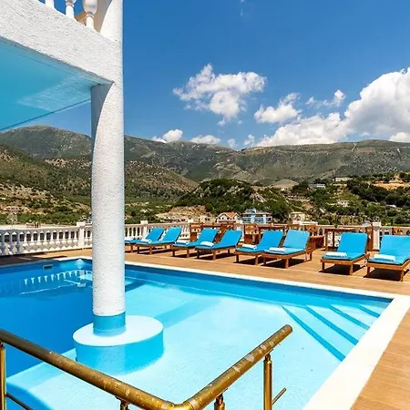 Goro's 8 - Pool, Kitchen & Parking Apartment