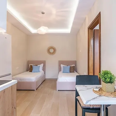 Apartment Goro's 8 - Pool, Kitchen & Parking Himare