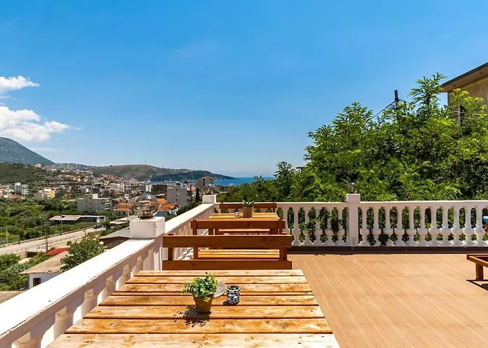 Goro's 8 - Pool, Kitchen & Parking *