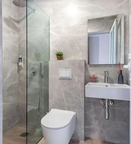 Goro's 8 - Pool, Kitchen & Parking Appartamento *