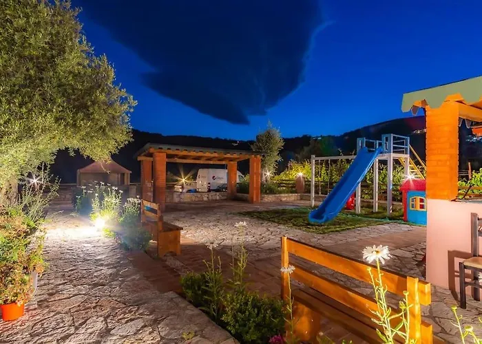 Goro's 8 - Pool, Kitchen & Parking Appartamento Himare